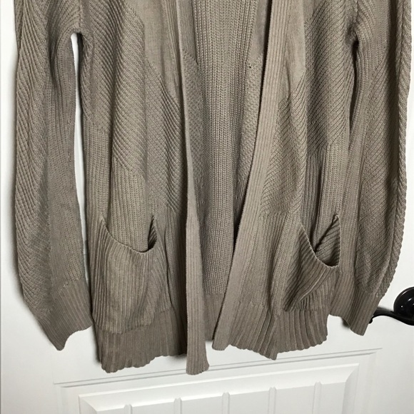 Lululemon Cotton Knit Textured Wrap in Heathered Trench. - Picture 6 of 10